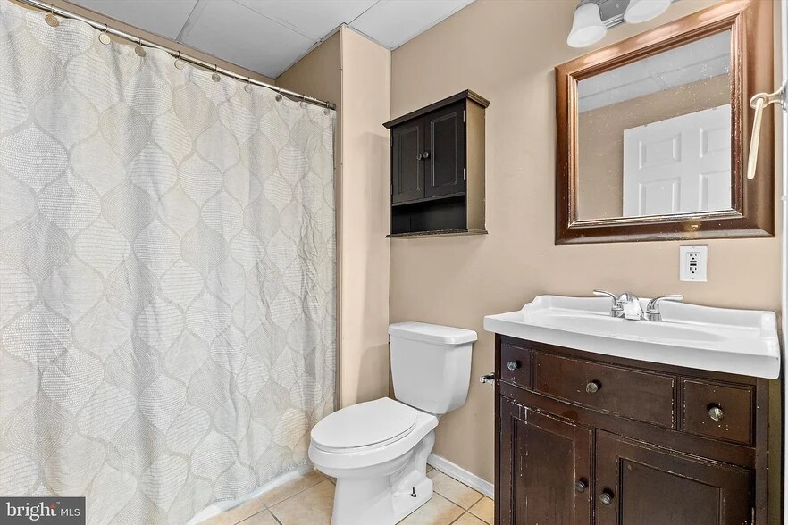 apt 2 - bathroom - 1336 Susquehanna St