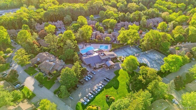 Building Photo - 124 Foxwood Dr