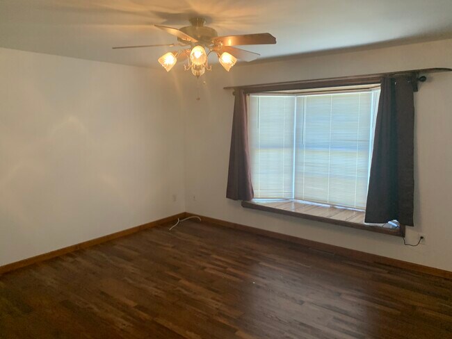 Building Photo - 142 Trillium Dr
