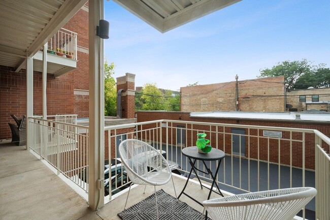 Building Photo - 1801 W Addison St