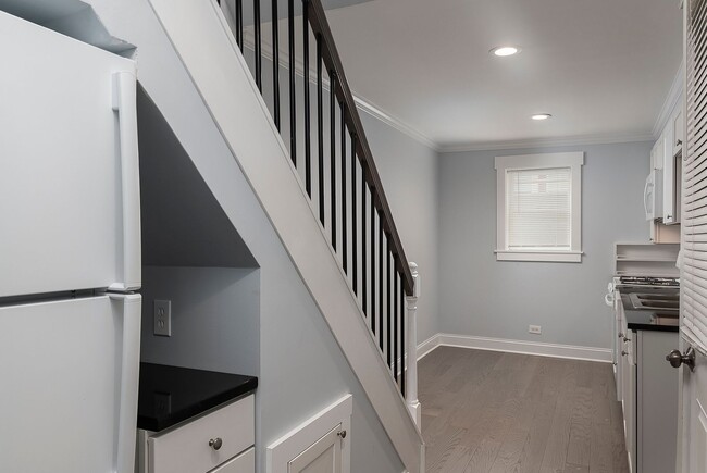 Building Photo - 917 Binney St