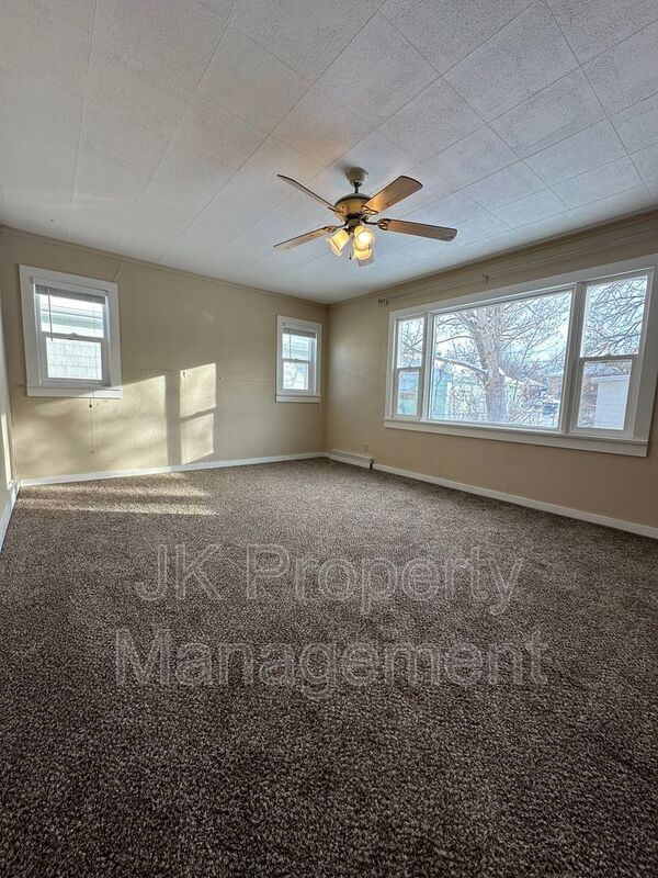 Building Photo - 1012 7th Ave S