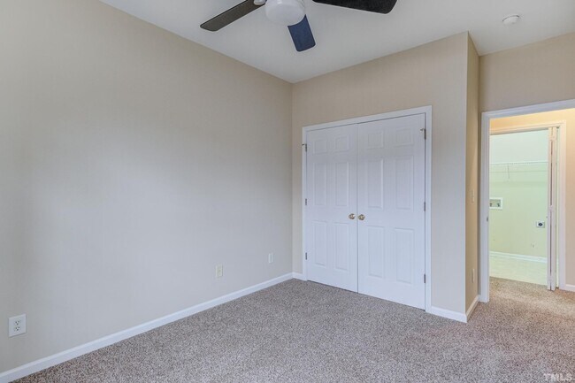 Building Photo - Beautiful single family home!