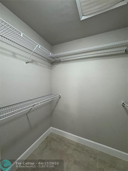 Building Photo - 2170 NE 44th St