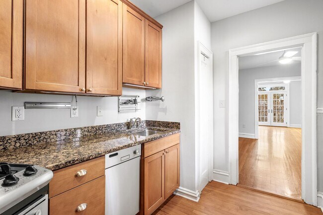 Building Photo - ADORABLE CONDO ON ARTHUR ASHE BOULEVARD
