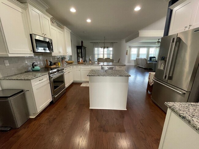 Building Photo - Unfurnished 3 Bedroom 3 Bathroom House with Home Office In Calabash