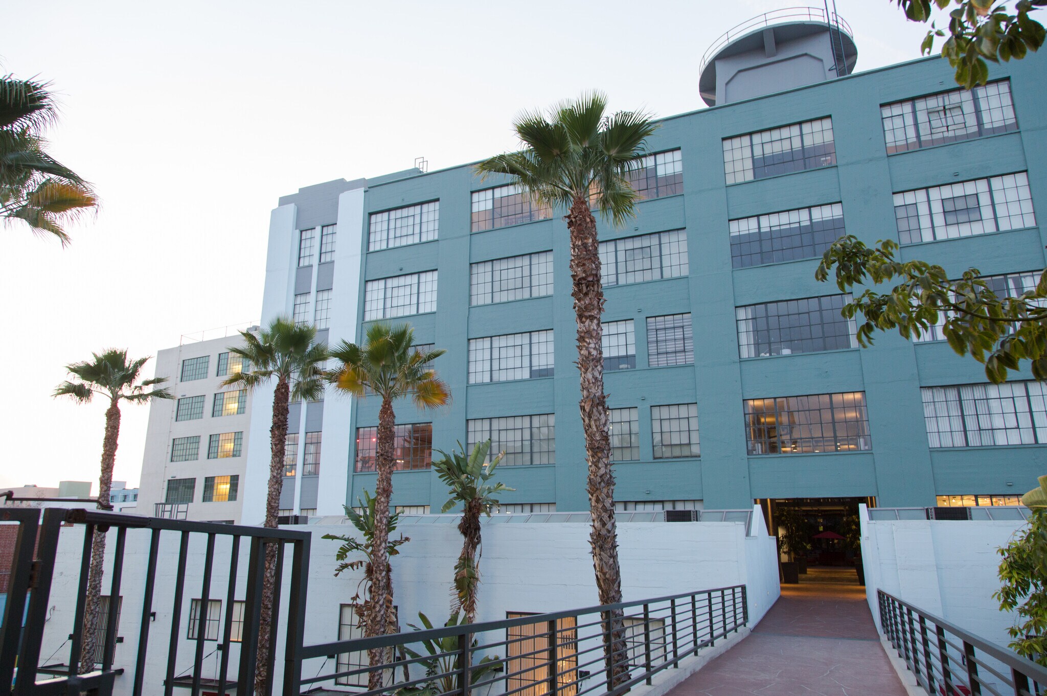 Building Photo - 420 S San Pedro St