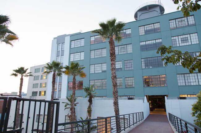 Building Photo - 420 S San Pedro St