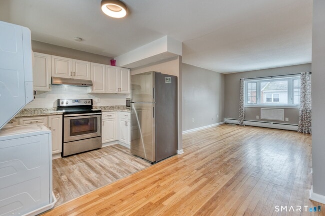 Building Photo - 66 Beths Ave