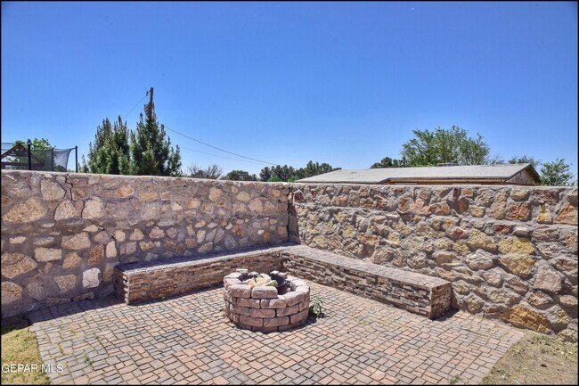 Building Photo - 703 Joe Rodriguez Dr