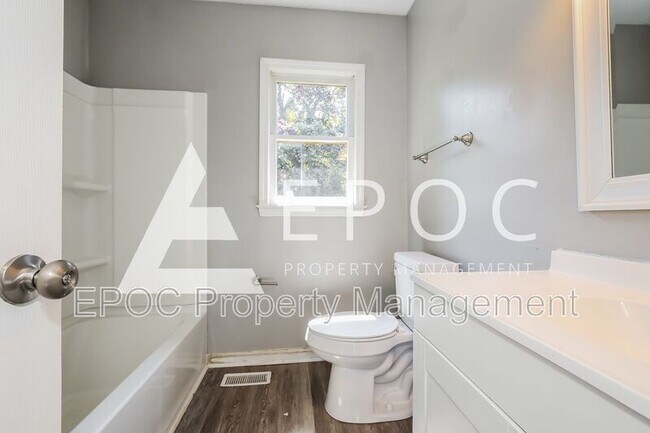 Building Photo - 822 Whitsett Ave