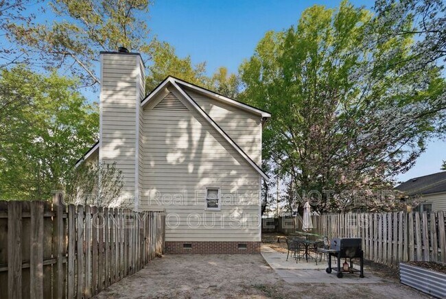 Building Photo - 2130 Hull Rd