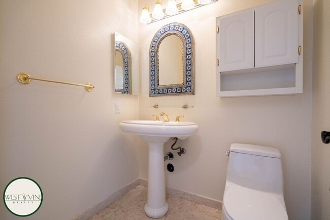 Building Photo - Chic 4 Bedroom, 2.5 Bath Single-Story Home