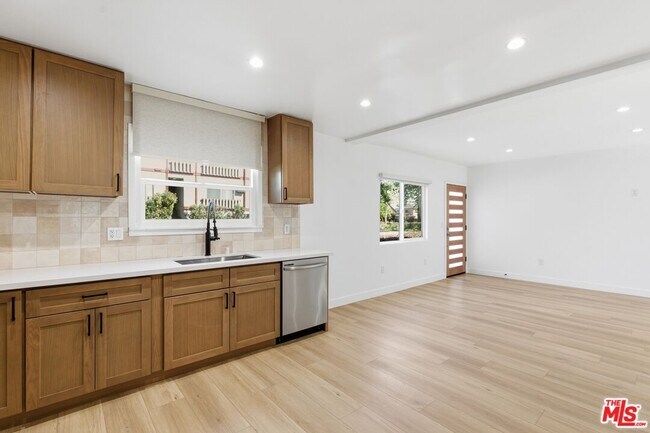 Building Photo - 5411 Troost Ave