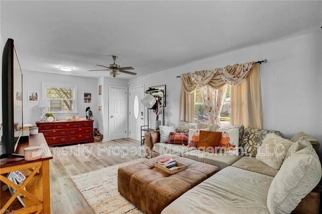 Building Photo - 205 Gumwood Dr