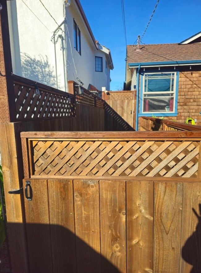 Building Photo - 229 Moana Pl