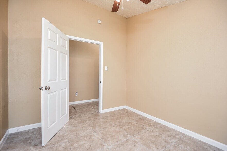 Building Photo - 14606 Leacrest Dr