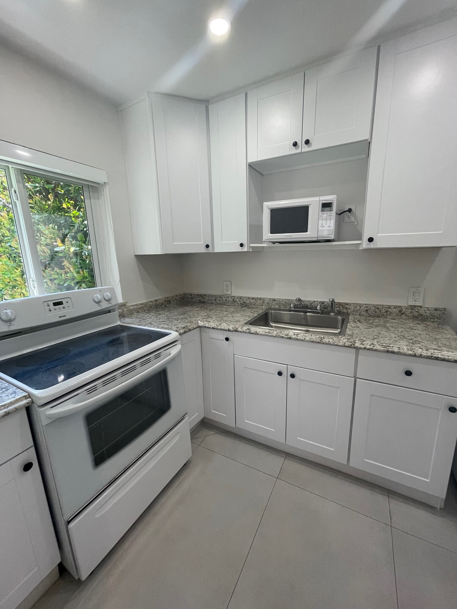 Building Photo - 2510 SW 27th St