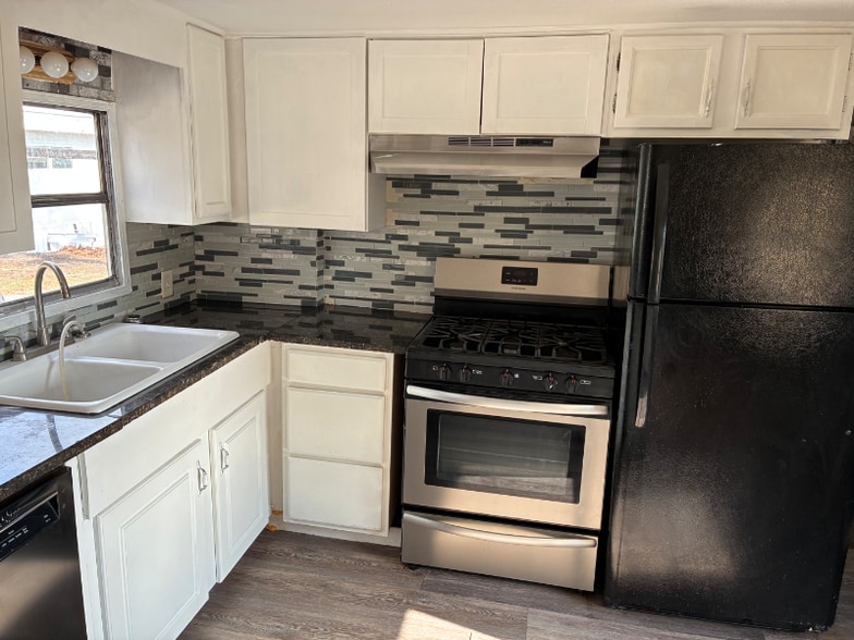 Building Photo - 47 Brenda Ln