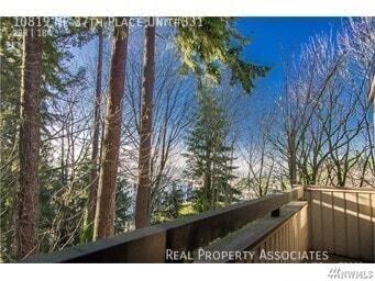 Building Photo - 10819 NE 37th Pl