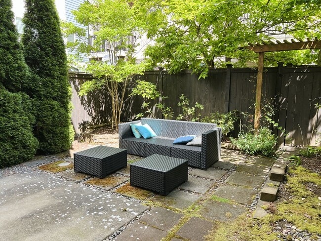 Building Photo - Charming North Beacon Hill 3 bed/2.5 bath ...