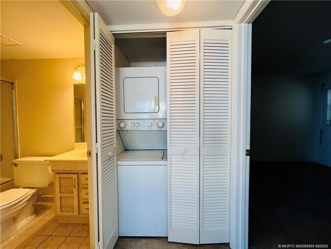 Building Photo - 7410 S Ocean Dr