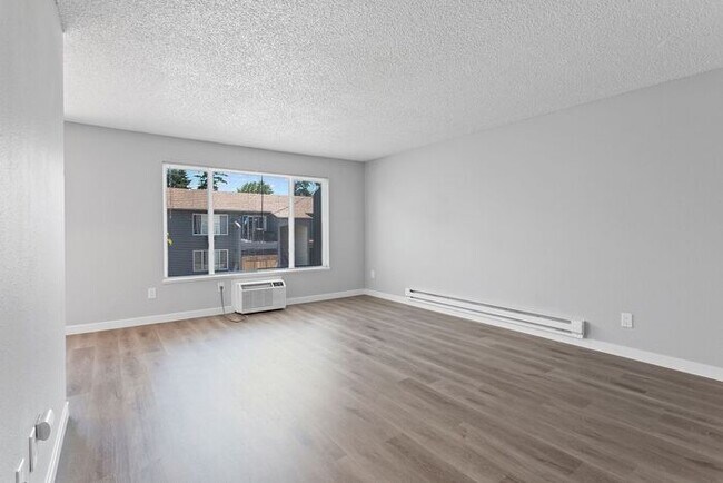 Building Photo - Affordable Comfort! Spacious 2-Bedroom Apa...