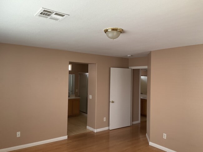 Building Photo - 8510 Sonnet Ct