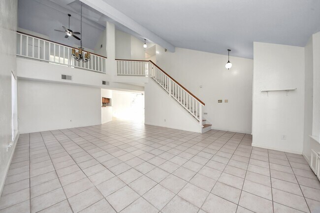 Building Photo - 15614 Barbarossa Dr