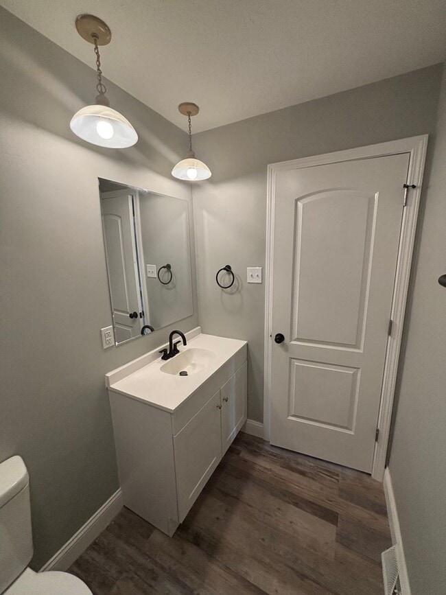 Building Photo - Freshly Renovated Rancher!