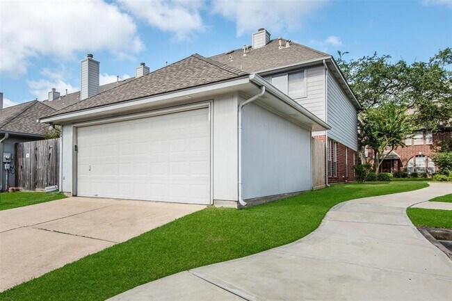 Building Photo - 1241 El Camino Village Dr