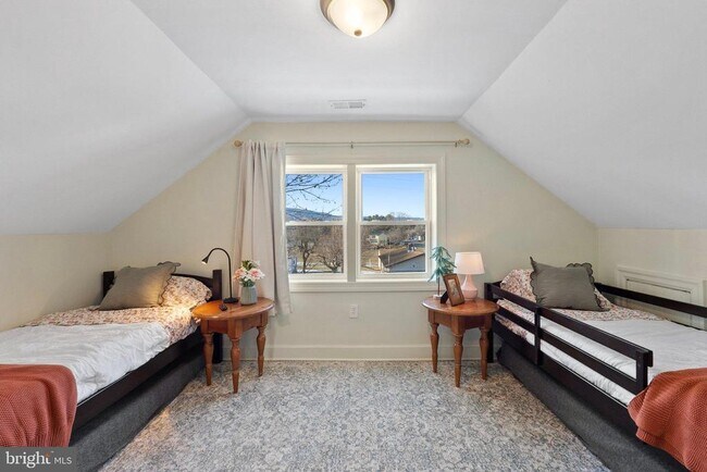 Building Photo - 701 S 2nd St