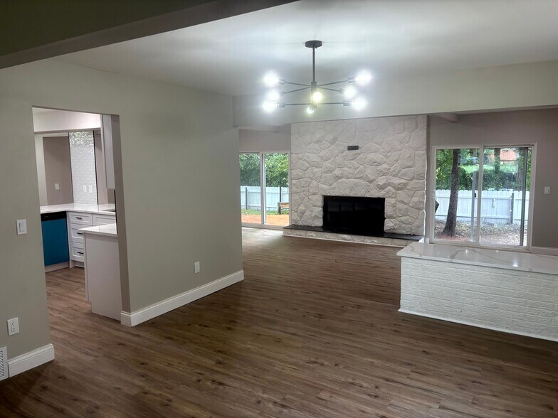 Building Photo - 29621 Fernhill Dr