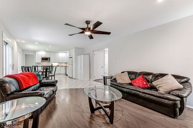 Building Photo - 33 Highmount Ave