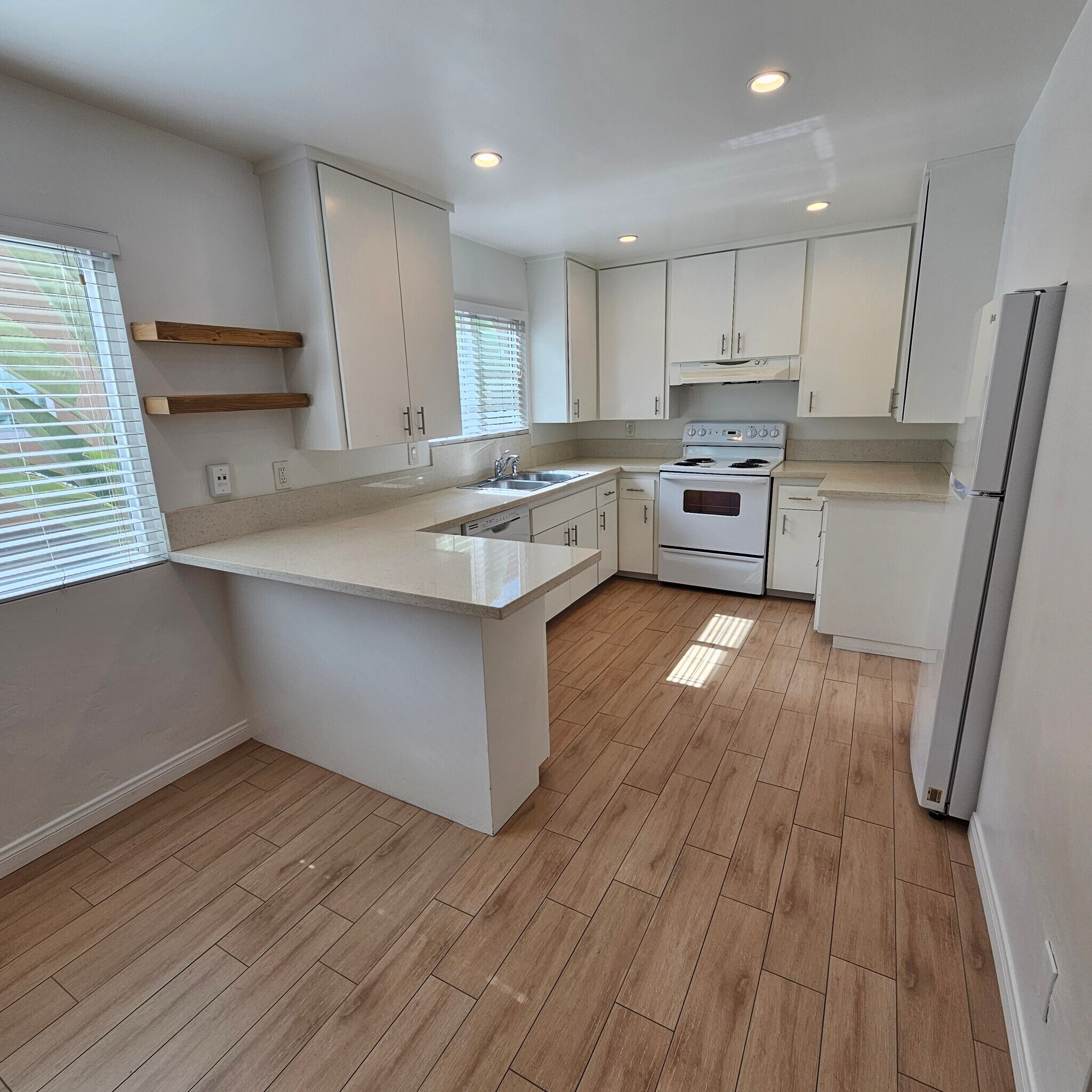 Building Photo - 1845 N Vulcan Ave