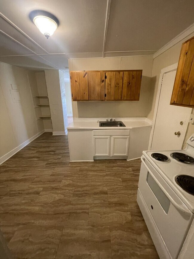 Building Photo - 1 Bedroom 1 Bathroom