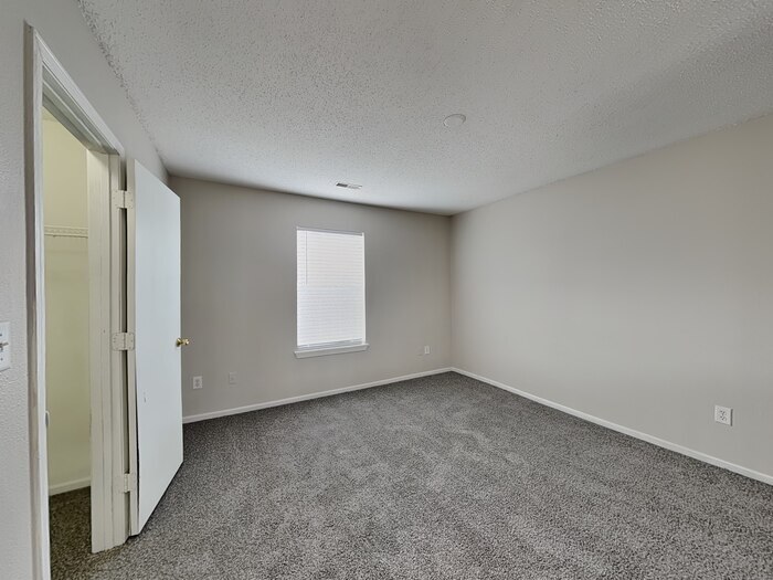 Building Photo - 4322 Village Bend Dr