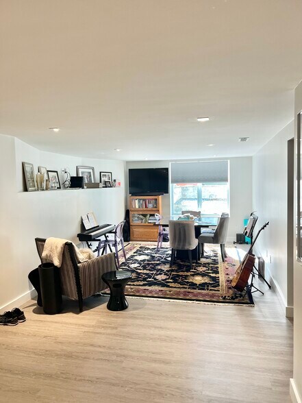 Building Photo - 168 Elmgrove Ave