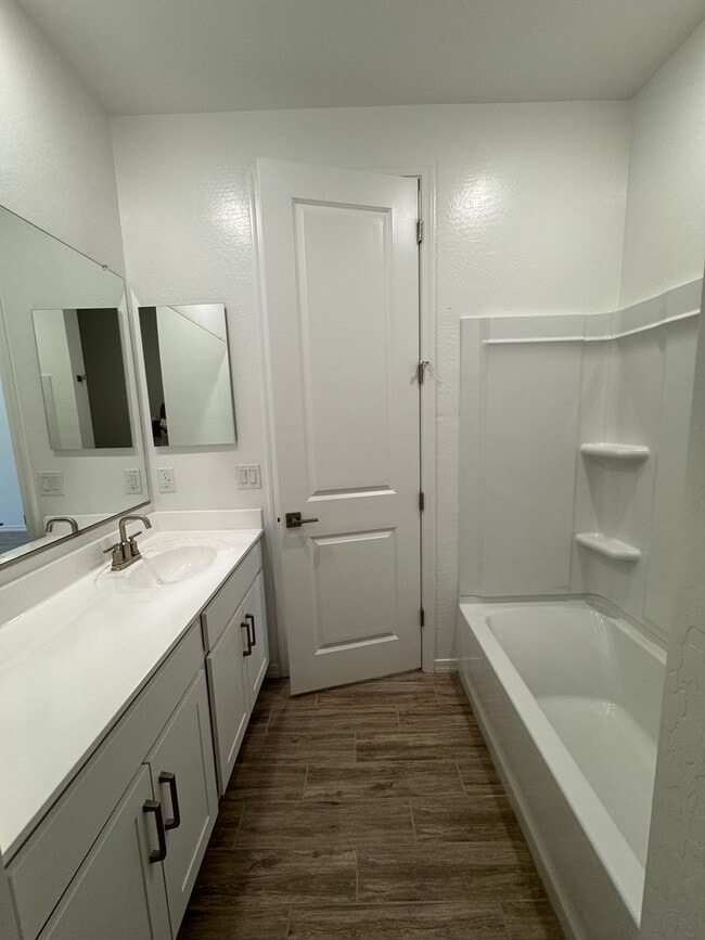 Building Photo - 3 bed 2.5 bath brand new home