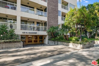 Building Photo - 441 N Oakhurst Dr