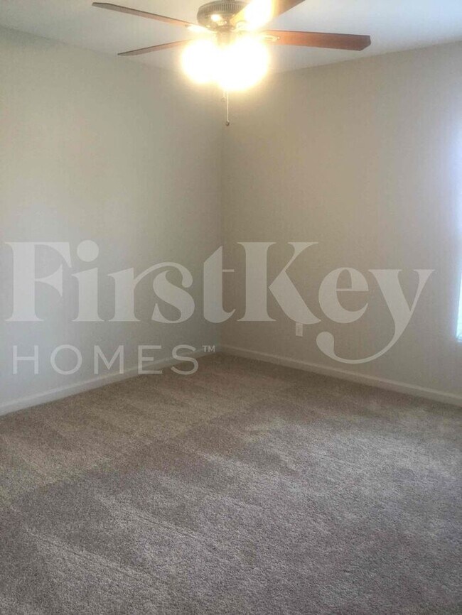 Building Photo - 1351 SW Amboy Ave