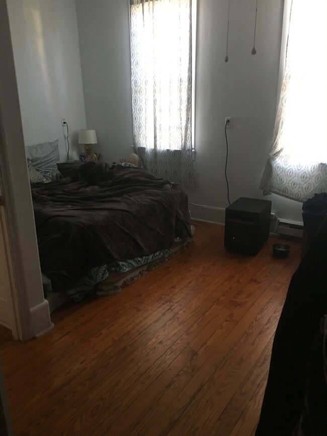 Building Photo - 3 Bedroom - 2 Bath - Great Location