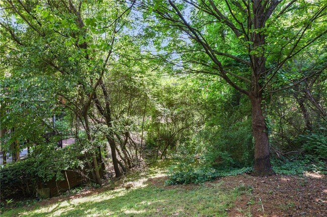Building Photo - 2024 Wrights Mill Cir NE
