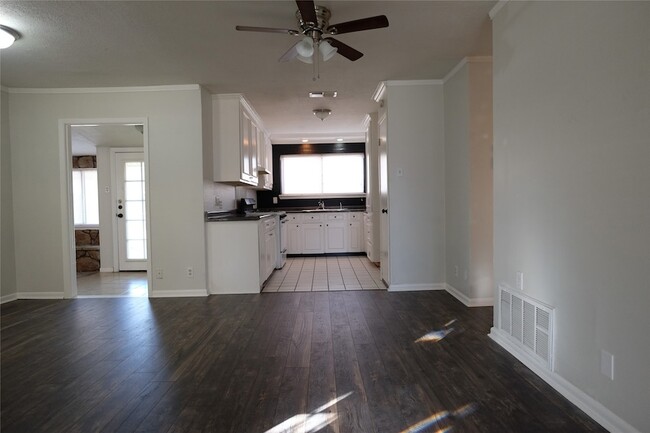 Building Photo - 3401 Princeton Dr