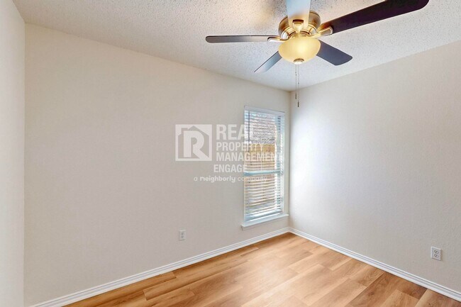 Building Photo - 404 Truman St