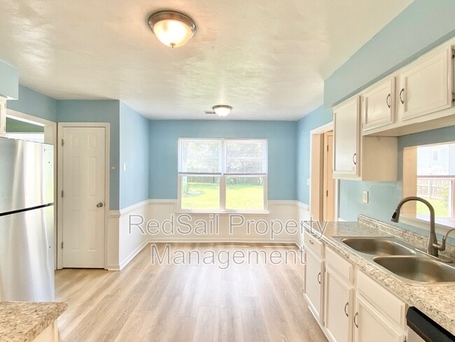 Building Photo - 5525 Fair Oaks Dr