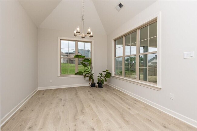 Building Photo - Like New 6 BR/ 4.5 BA in Lakeland