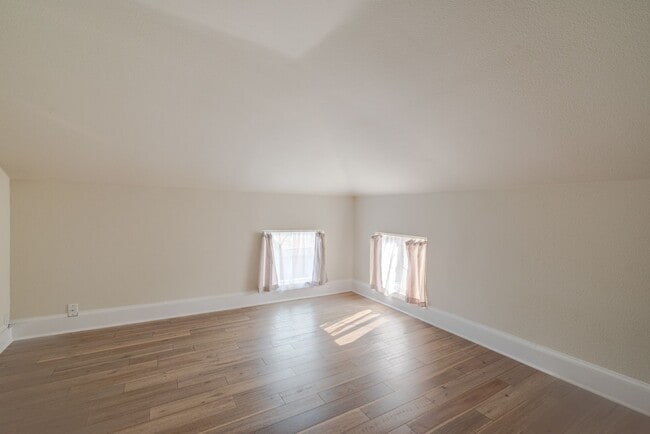 Building Photo - 705 Haller St NE