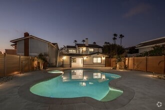 Building Photo - Gorgeous Fully Remodeled 5 Bedroom Home wi...