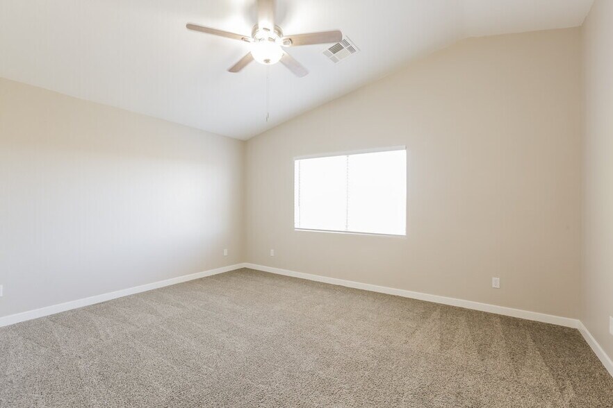 Building Photo - 5162 Dillingham Dr